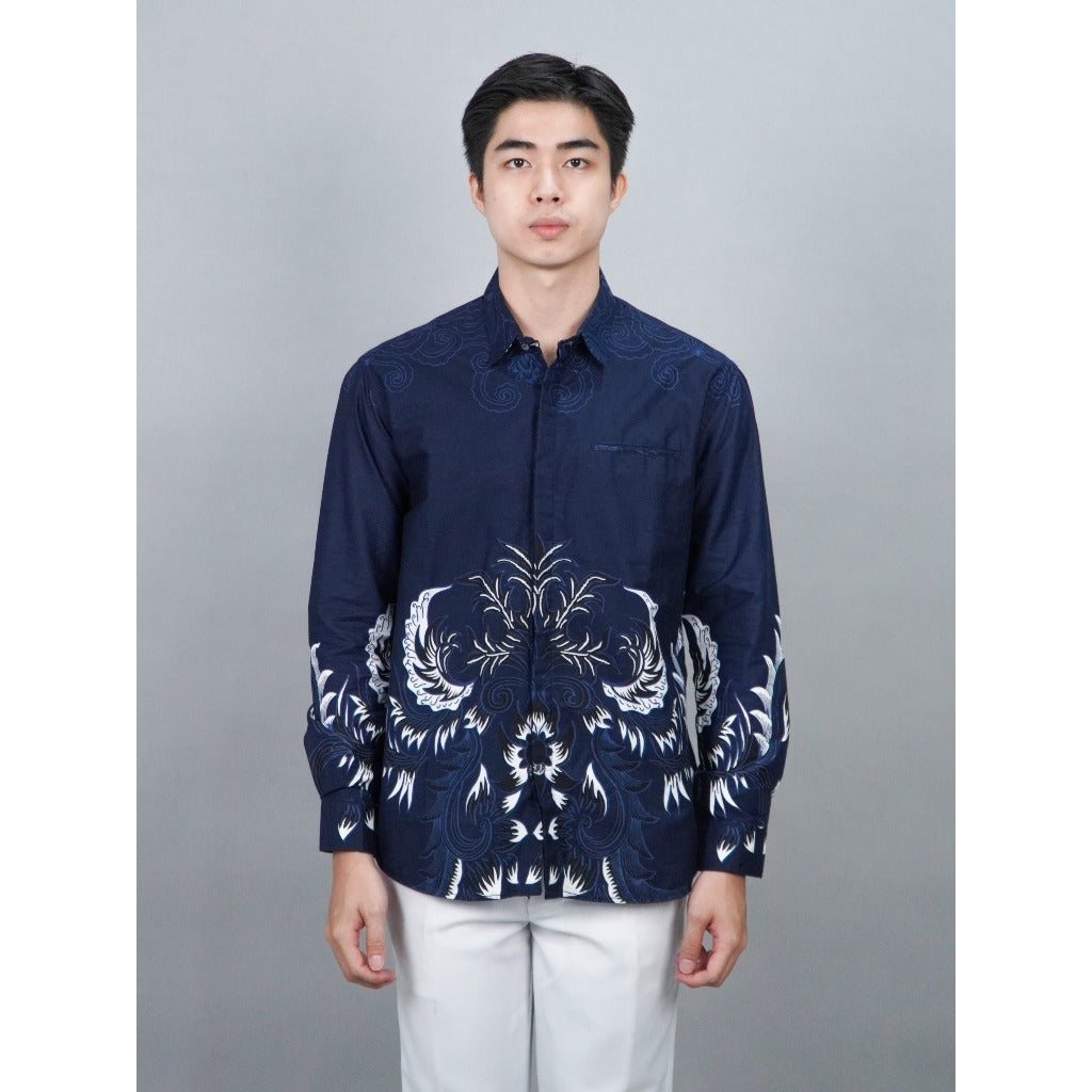 Swipe Up Kemeja Batik Pria Modern Slimfit Katun Lengan Panjang Motif Katsura Navy