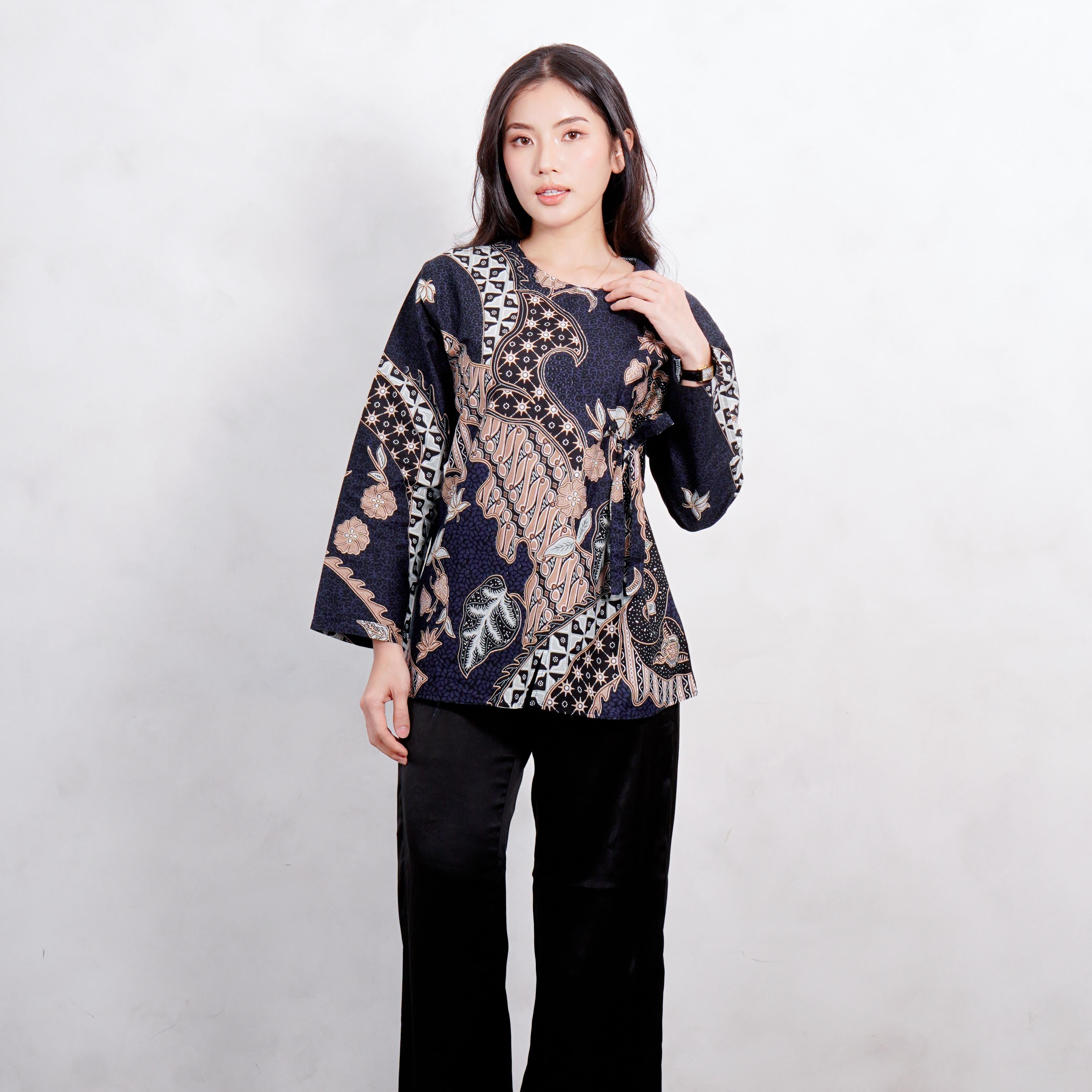 Swipe Up Kemeja Batik Blouse Wanita Modern Akai Navy Cream