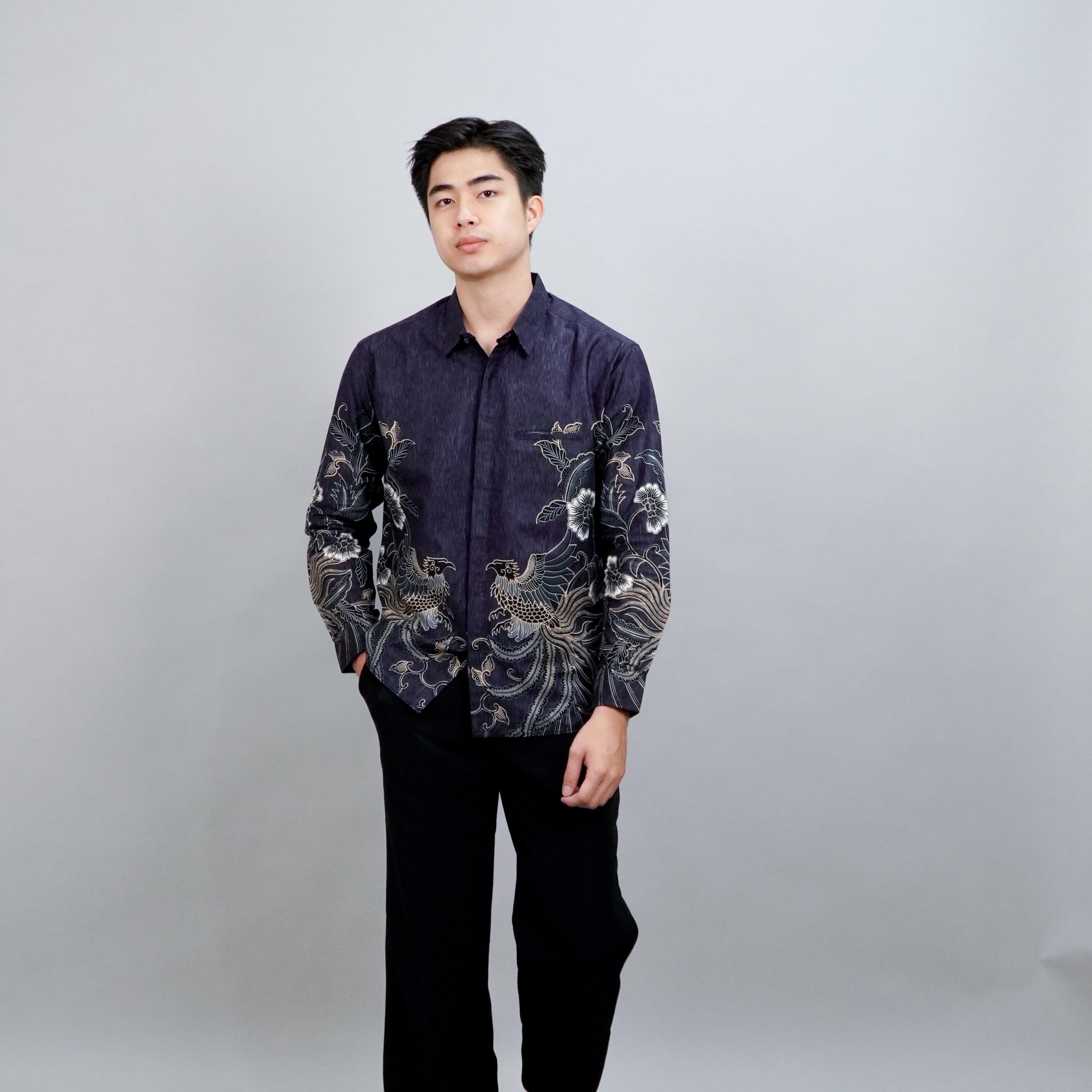 Swipe Up Kemeja Batik Pria Modern Slimfit Katun Lengan Panjang Motif Gokura