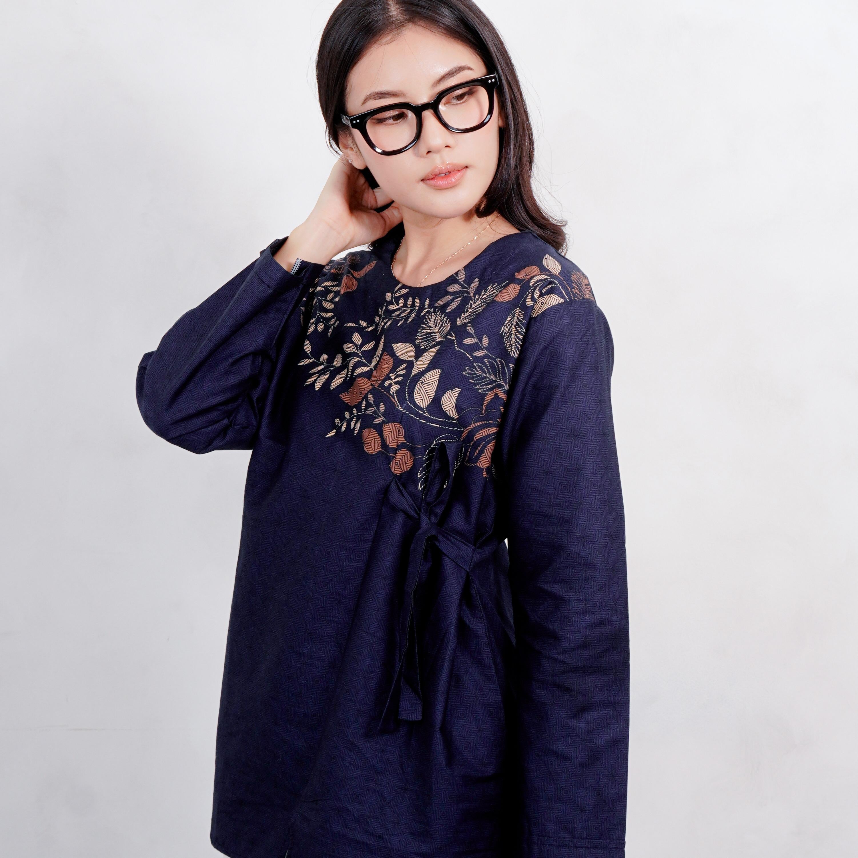 Swipe Up Kemeja Blouse Batik Wanita Modern Suiren Navy