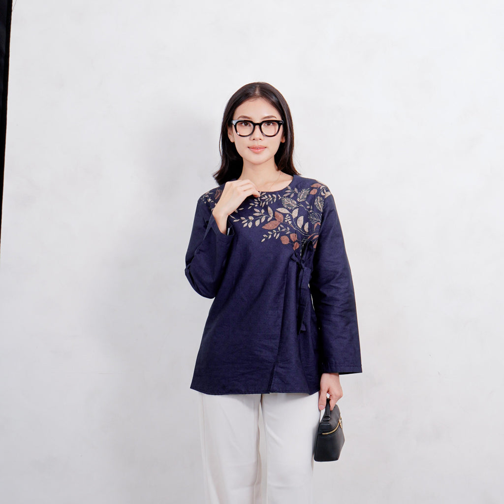 Swipe Up Kemeja Blouse Batik Wanita Modern Suiren Navy