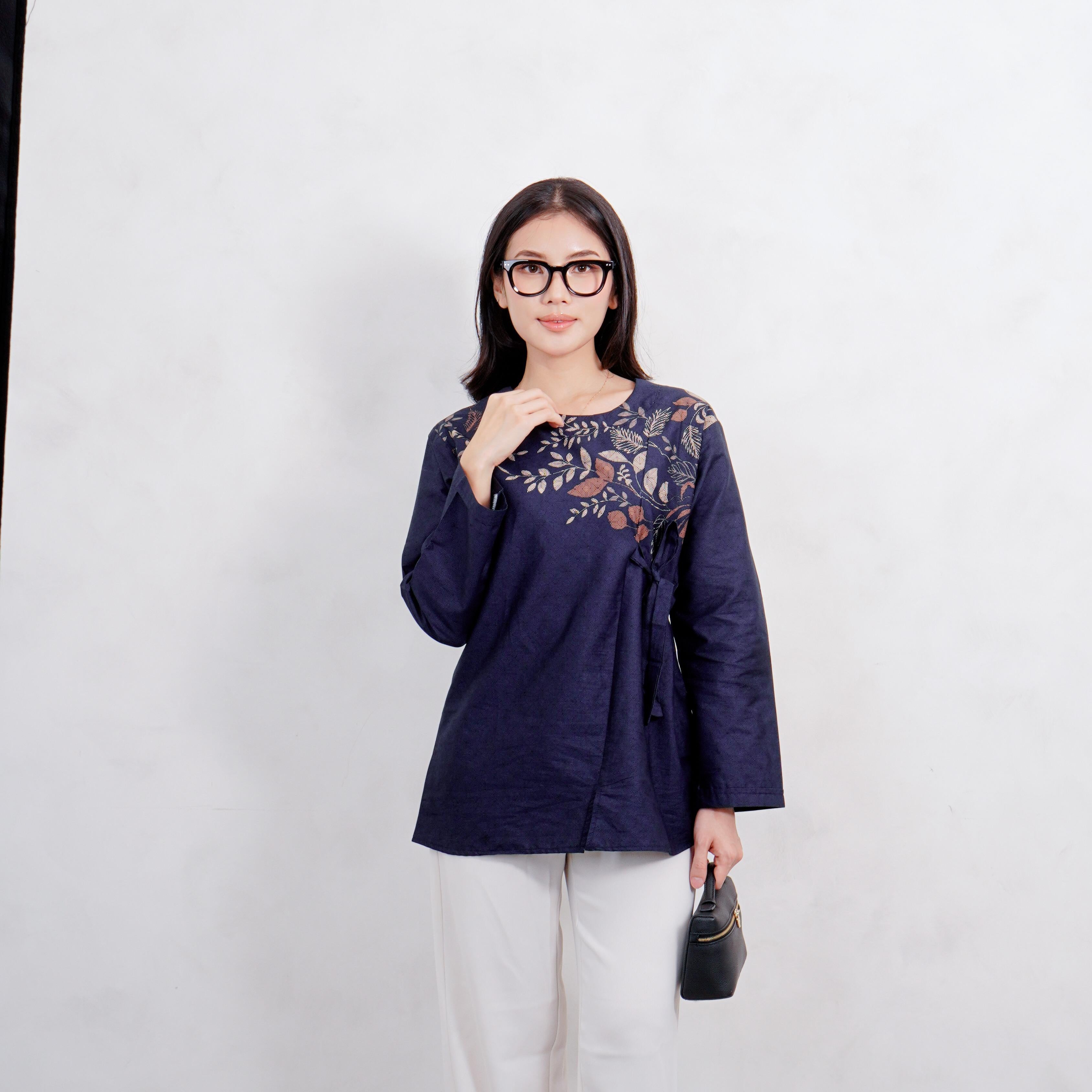 Swipe Up Kemeja Blouse Batik Wanita Modern Suiren Navy