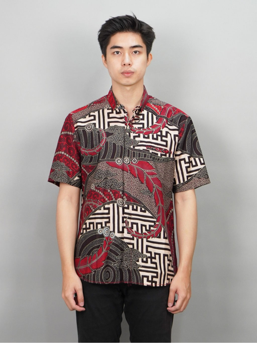 Swipe Up Kemeja Batik Pria Modern Slimfit Lengan Pendek Kiiro