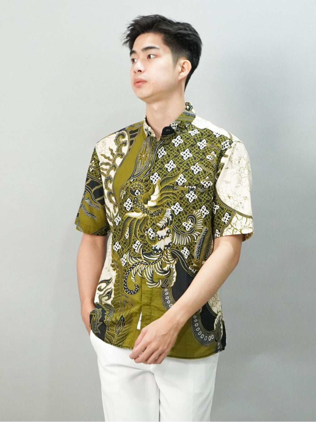 Swipe Up Kemeja Batik Pria Modern Slimfit Lengan Pendek Shiragiku