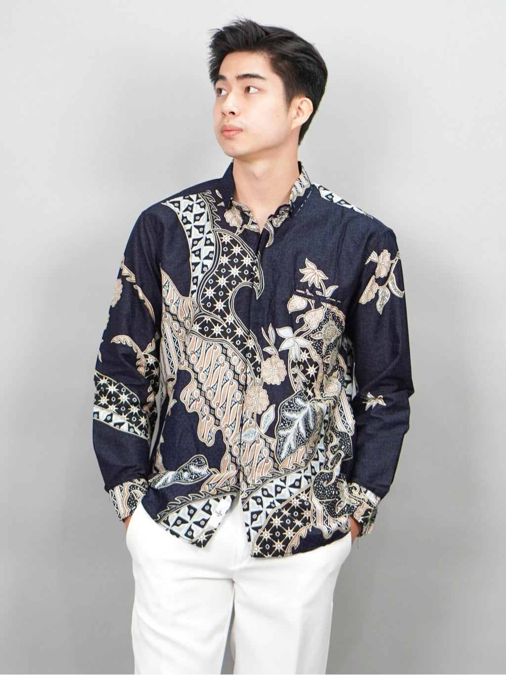 Swipe Up Kemeja Batik Pria Modern Lengan Panjang Akai Navy-Cream