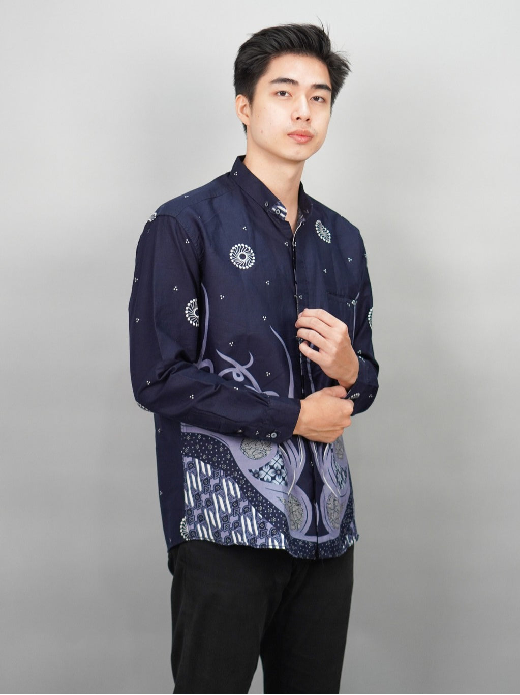 Swipe Up Kemeja Batik Pria Modern Lengan Panjang Night Navy Blue