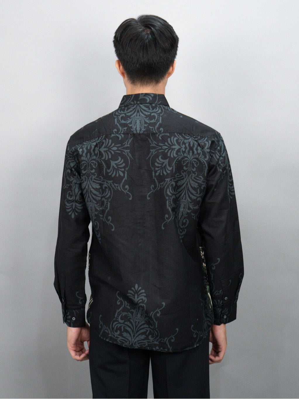 Swipe Up Kemeja Batik Pria Modern Lengan Panjang Krisan