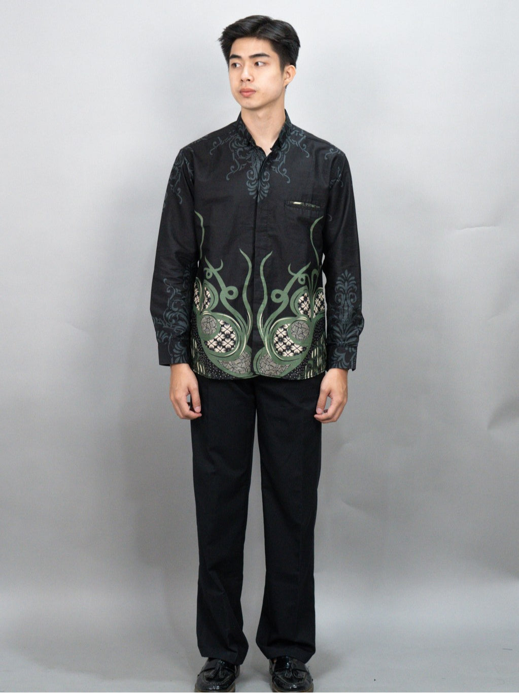 Swipe Up Kemeja Batik Pria Modern Lengan Panjang Krisan