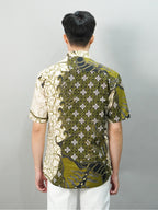 Swipe Up Kemeja Batik Pria Modern Slimfit Lengan Pendek Shiragiku