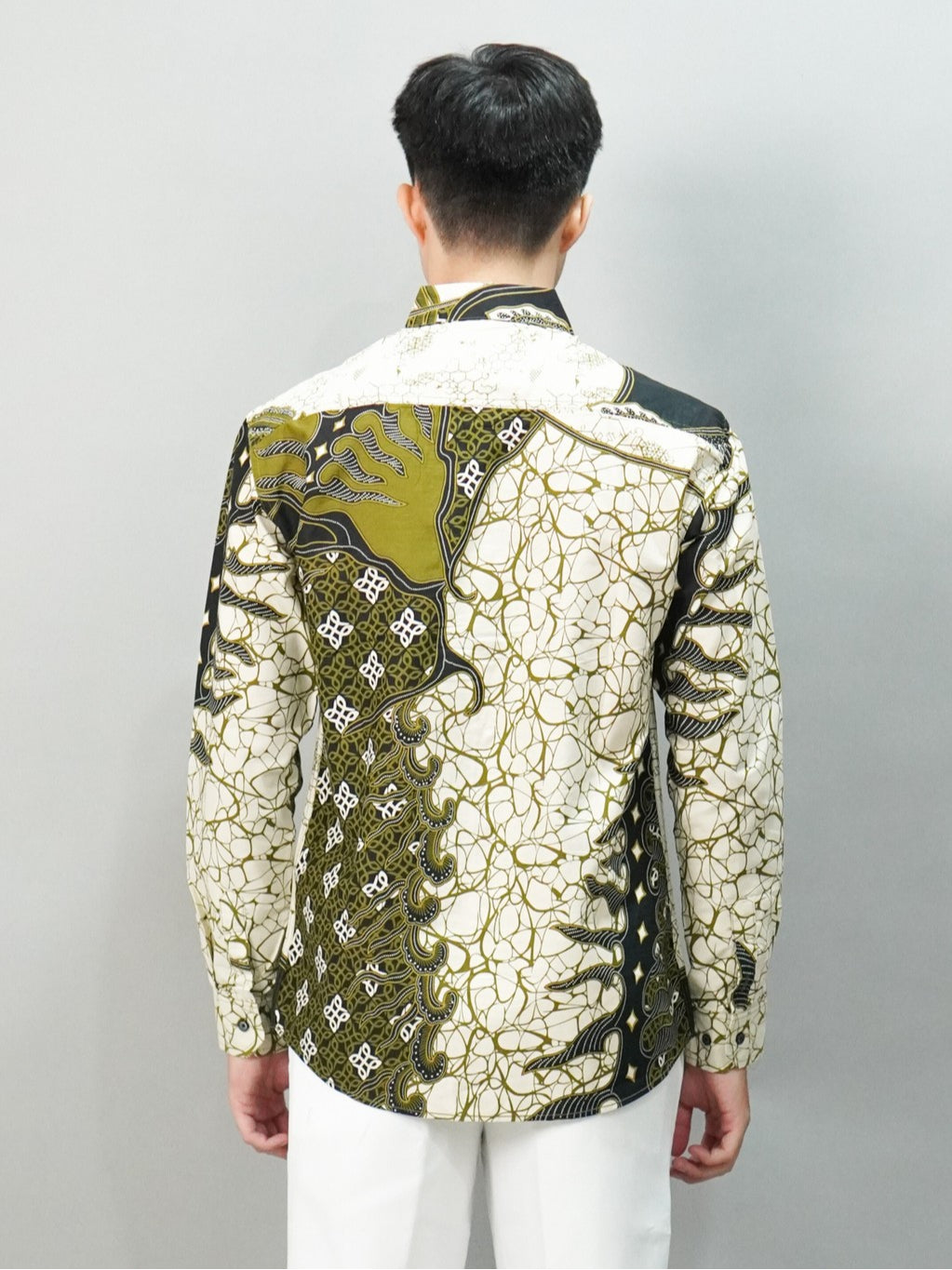 Swipe Up Kemeja Batik Pria Batik Modern Slimfit Lengan Panjang Shiragiku