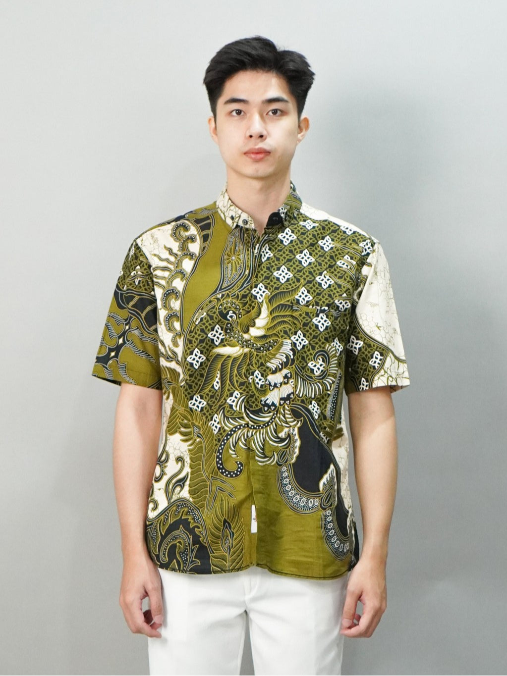 Swipe Up Kemeja Batik Pria Modern Slimfit Lengan Pendek Shiragiku