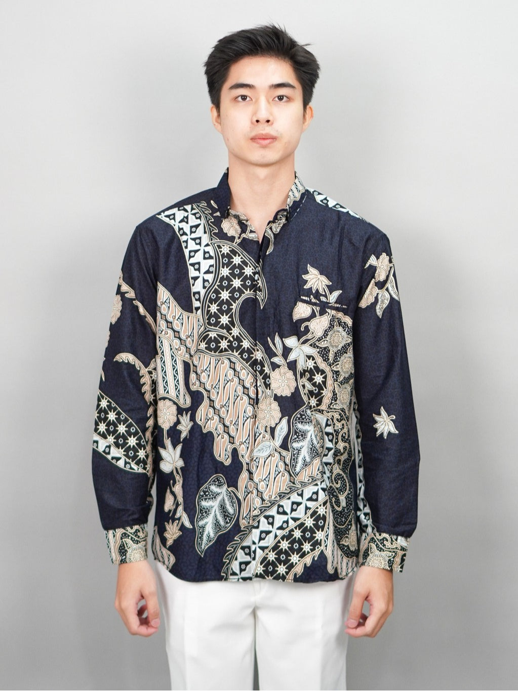 Swipe Up Kemeja Batik Pria Modern Lengan Panjang Akai Navy-Cream