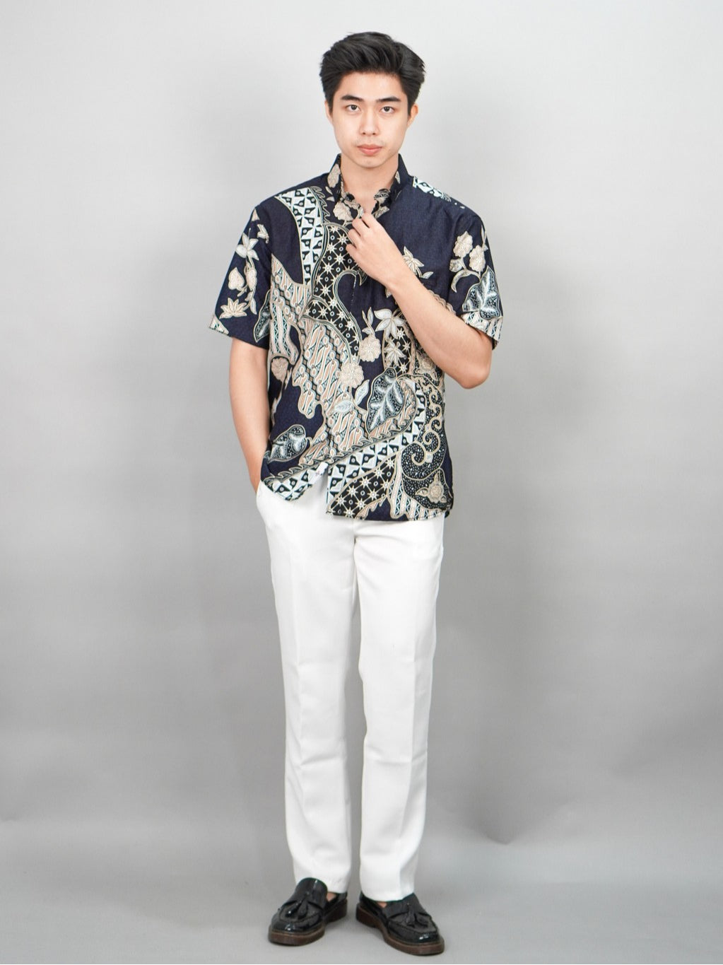 Swipe Up Kemeja Batik Pria Modern Lengan Pendek Akai Navy Cream