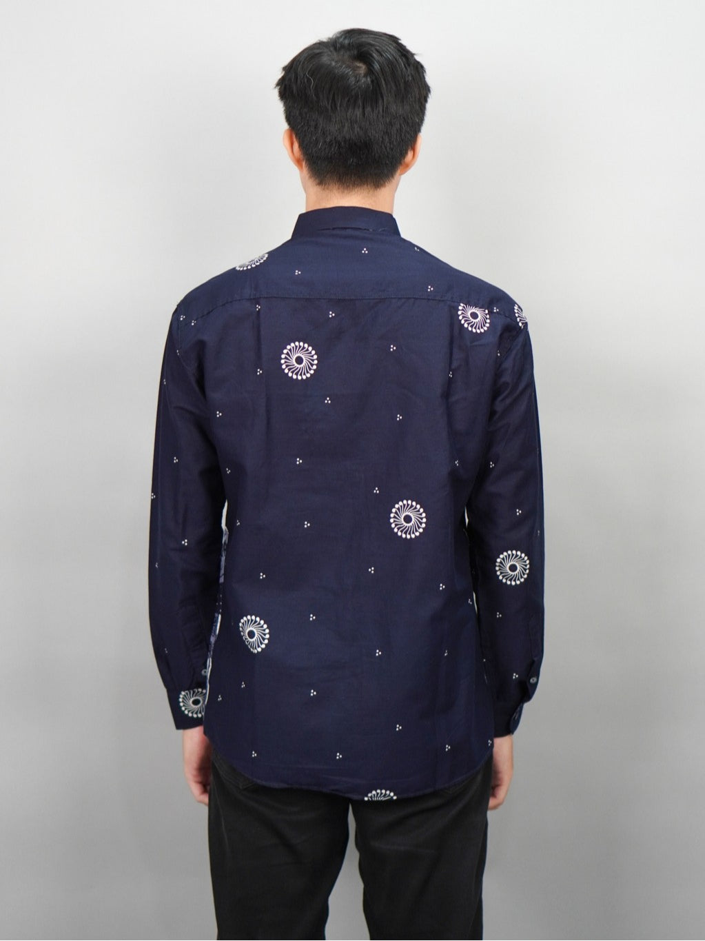 Swipe Up Kemeja Batik Pria Modern Lengan Panjang Night Navy Blue