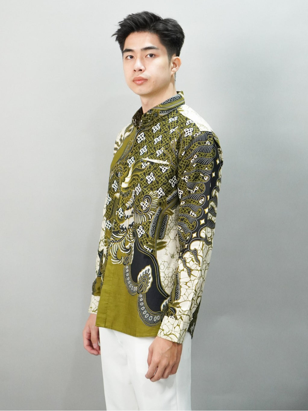 Swipe Up Kemeja Batik Pria Batik Modern Slimfit Lengan Panjang Shiragiku
