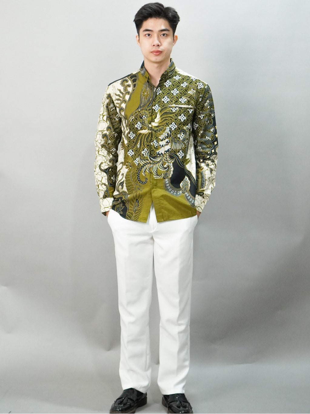 Swipe Up Kemeja Batik Pria Batik Modern Slimfit Lengan Panjang Shiragiku