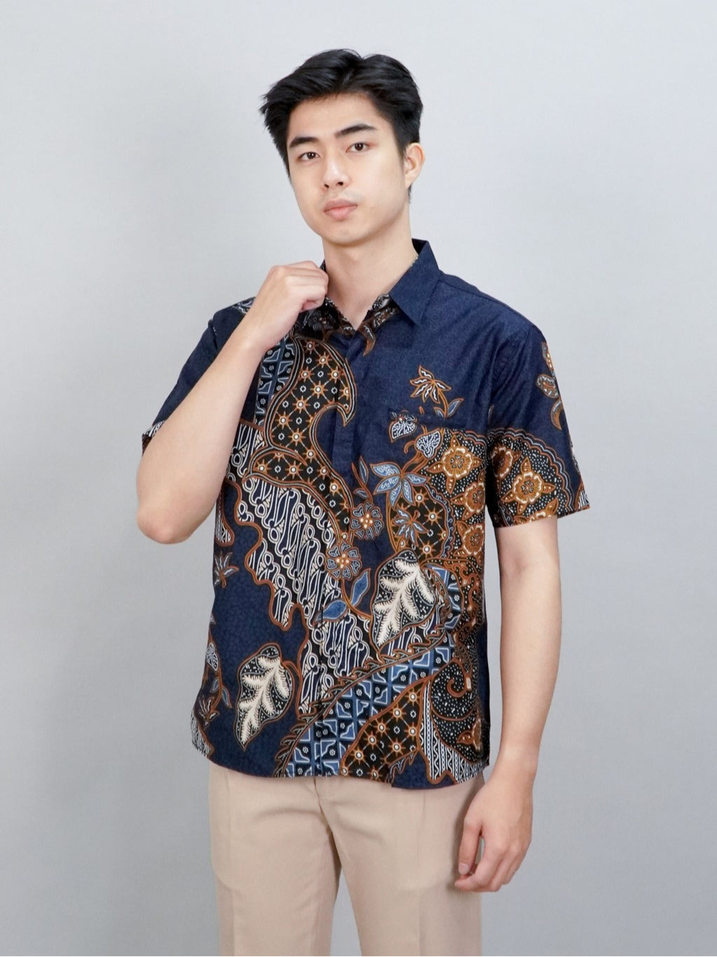 Swipe Up Kemeja Batik Pria Modern Lengan Pendek Akai Navy Brown