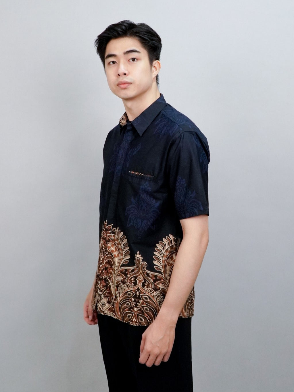 Swipe Up Kemeja Batik Pria Modern Lengan Pendek Charisma Navy