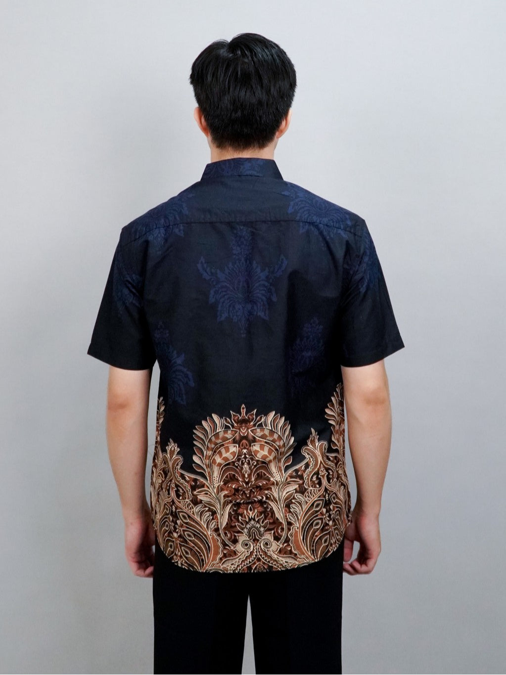Swipe Up Kemeja Batik Pria Modern Lengan Pendek Charisma Navy