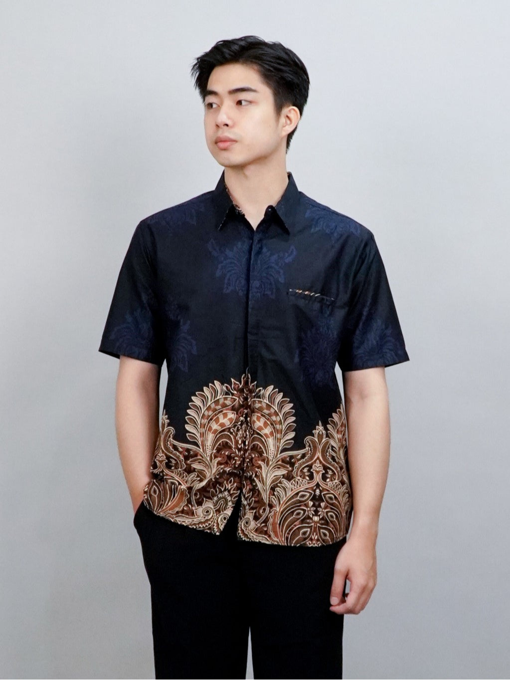 Swipe Up Kemeja Batik Pria Modern Lengan Pendek Charisma Navy