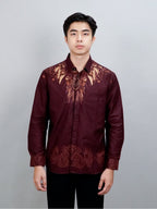 Swipe Up Kemeja Batik Pria Modern Slimfit Lengan Panjang Wagayama Maroon