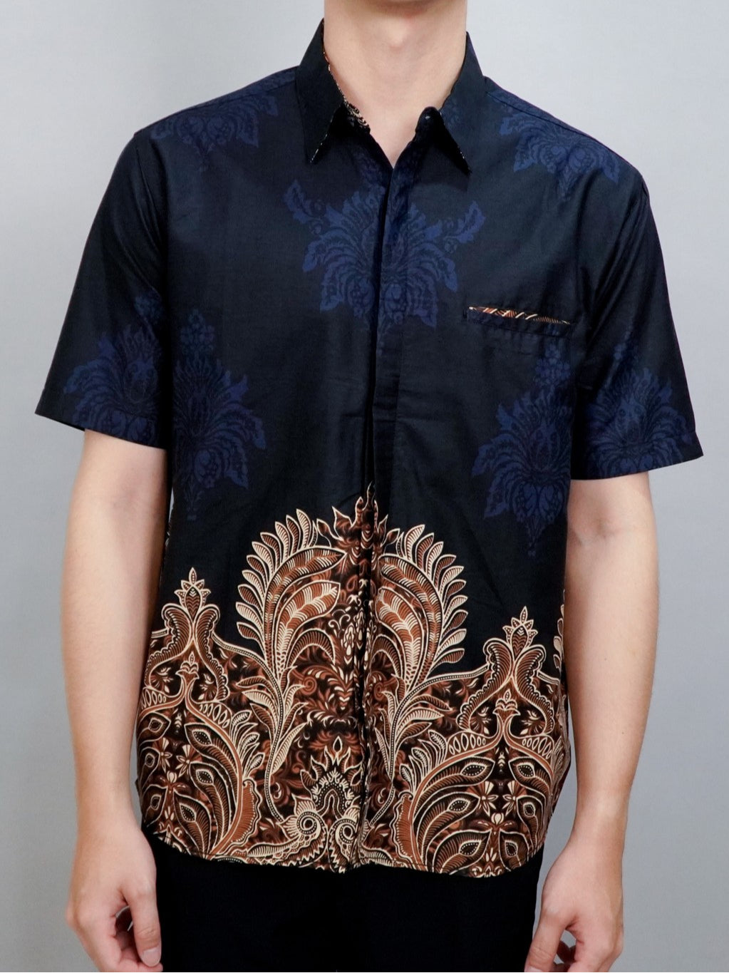 Swipe Up Kemeja Batik Pria Modern Lengan Pendek Charisma Navy