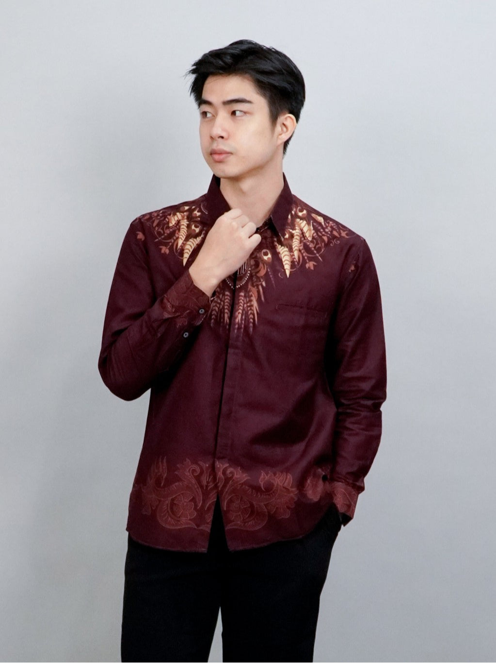 Swipe Up Kemeja Batik Pria Modern Slimfit Lengan Panjang Wagayama Maroon