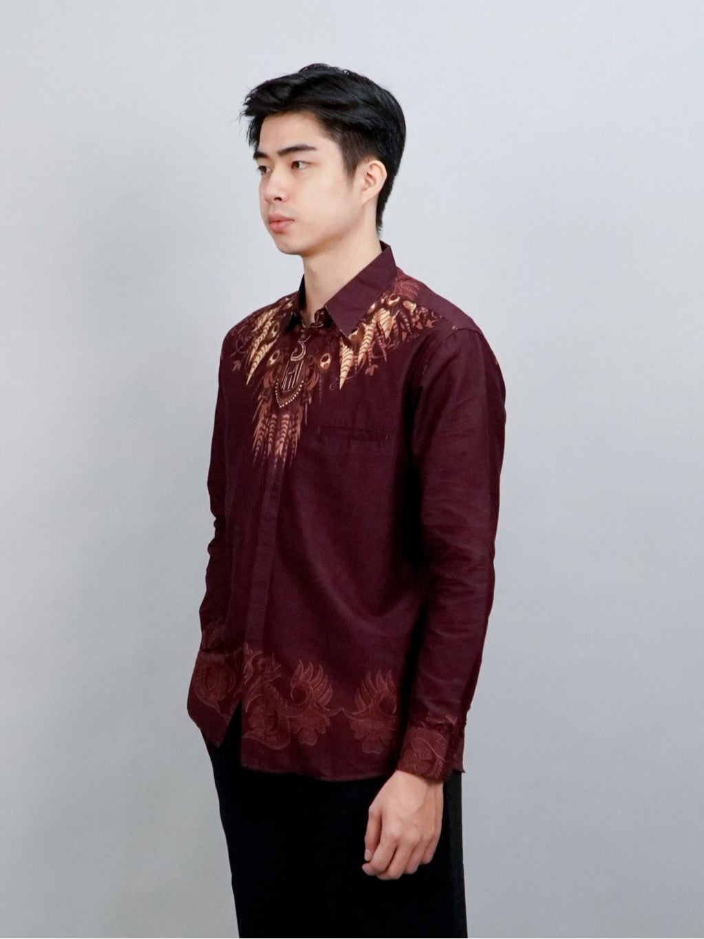 Swipe Up Kemeja Batik Pria Modern Slimfit Lengan Panjang Wagayama Maroon