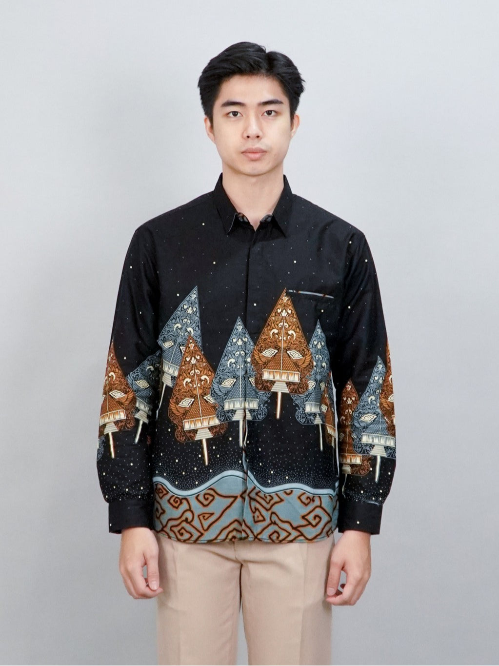 Swipe Up Kemeja Batik Pria Modern Slimfit Lengan Panjang Wayang Laksmana