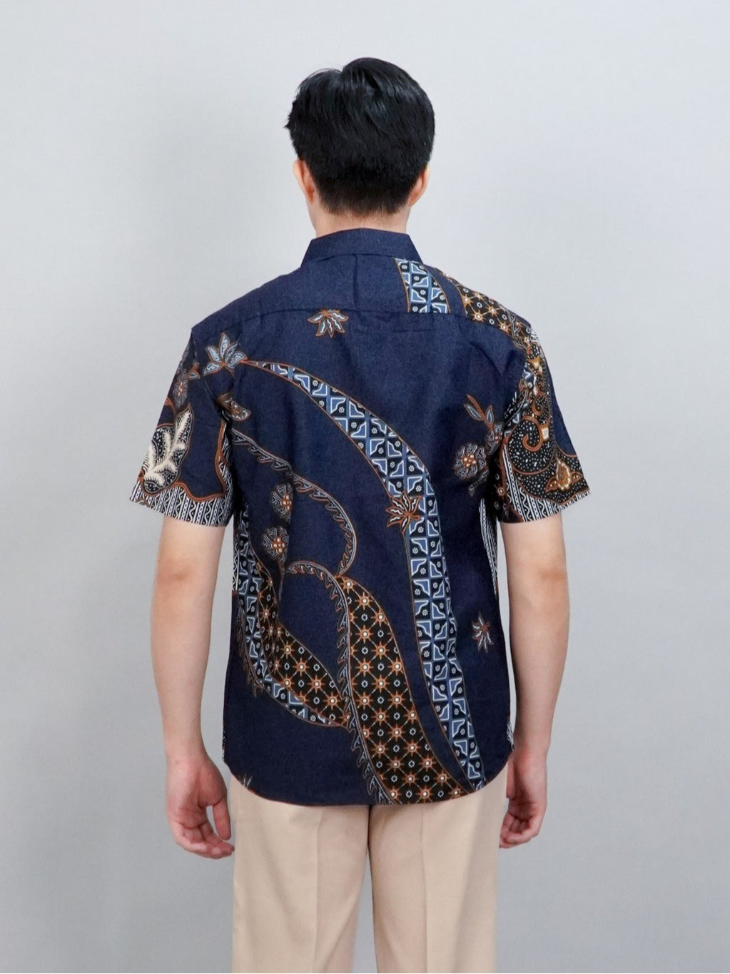 Swipe Up Kemeja Batik Pria Modern Lengan Pendek Akai Navy Brown