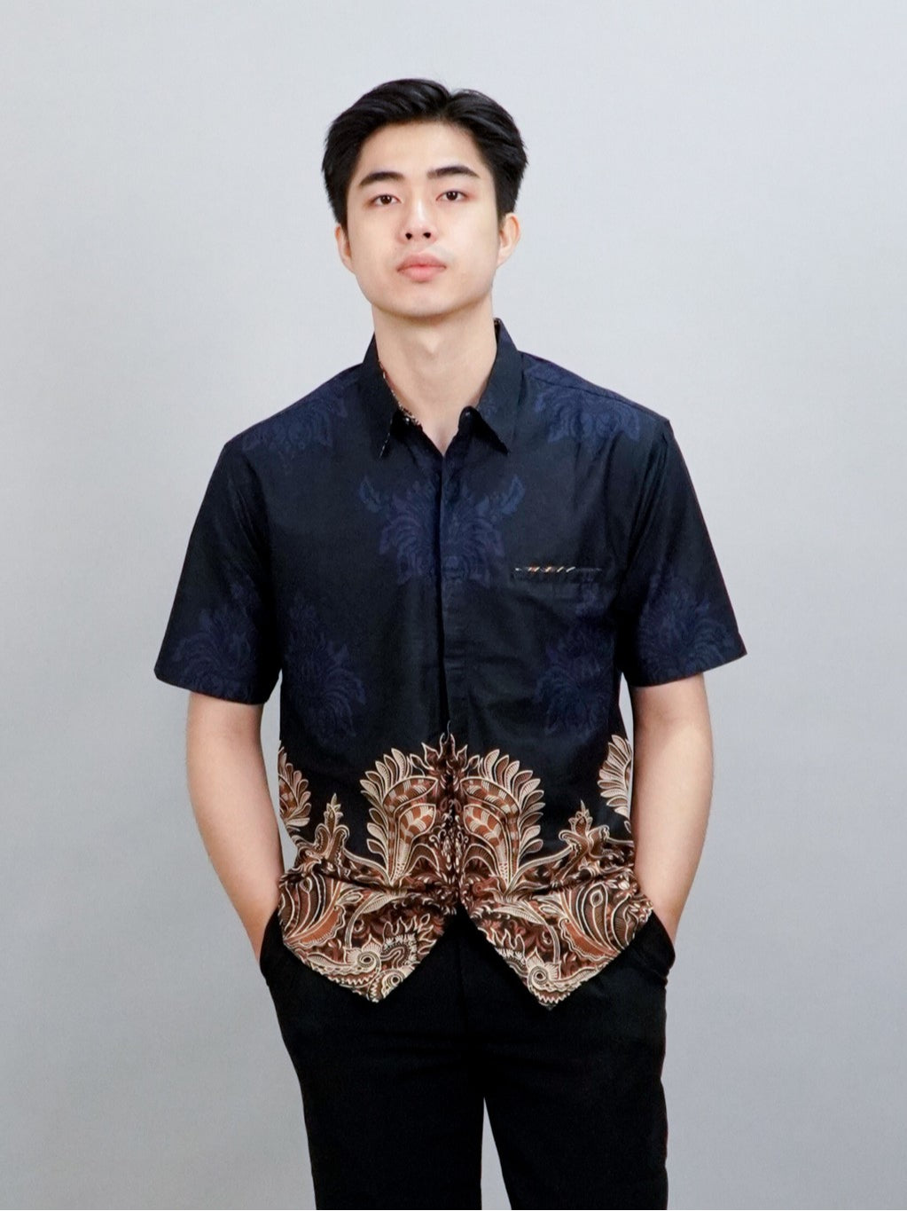 Swipe Up Kemeja Batik Pria Modern Lengan Pendek Charisma Navy