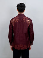 Swipe Up Kemeja Batik Pria Modern Slimfit Lengan Panjang Wagayama Maroon