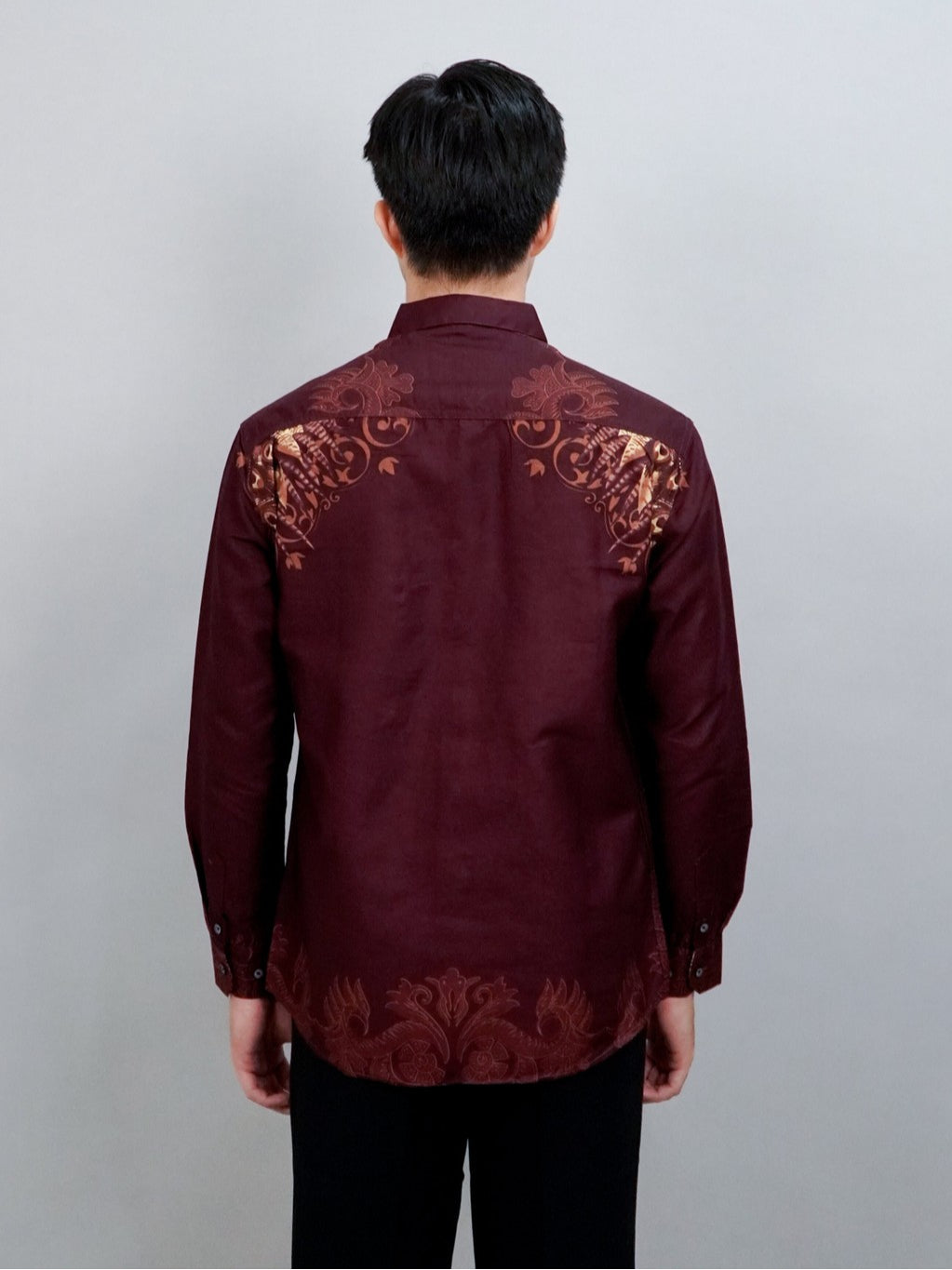 Swipe Up Kemeja Batik Pria Modern Slimfit Lengan Panjang Wagayama Maroon