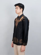 Swipe Up Kemeja Batik Pria Modern Slimfit Lengan Panjang Wagayama Black