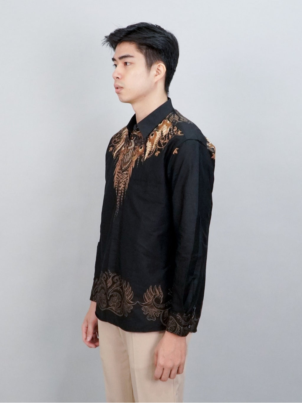 Swipe Up Kemeja Batik Pria Modern Slimfit Lengan Panjang Wagayama Black