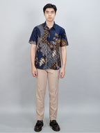 Swipe Up Kemeja Batik Pria Modern Lengan Pendek Akai Navy Brown