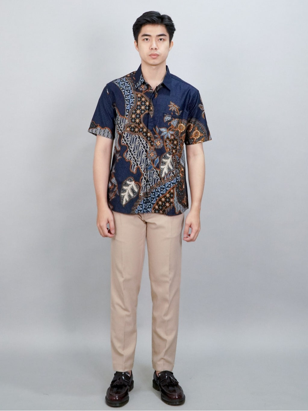Swipe Up Kemeja Batik Pria Modern Lengan Pendek Akai Navy Brown