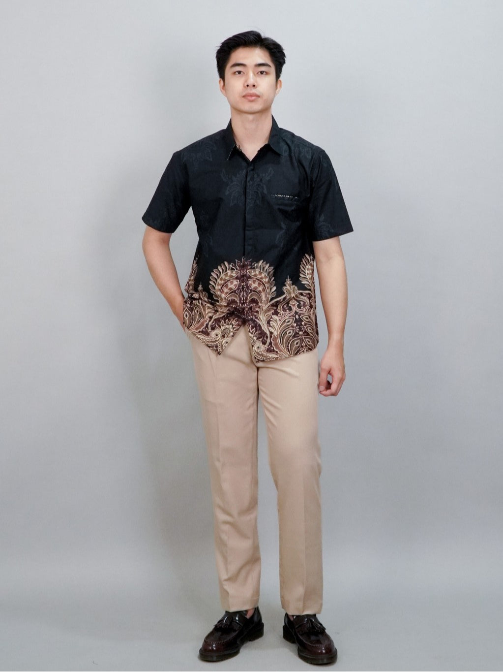 Swipe Up Kemeja Batik Pria Modern Lengan Pendek Charisma Black