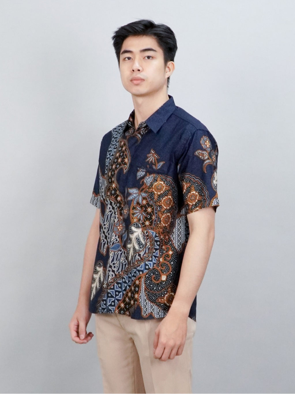 Swipe Up Kemeja Batik Pria Modern Lengan Pendek Akai Navy Brown