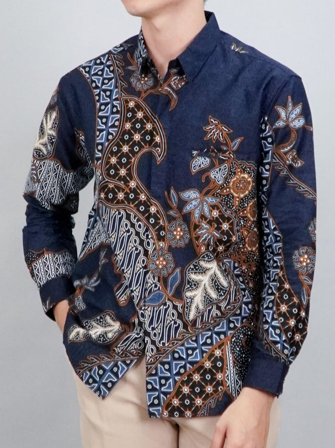 Swipe Up Kemeja Batik Pria Modern Slimfit Lengan Panjang Akai Navy Brown
