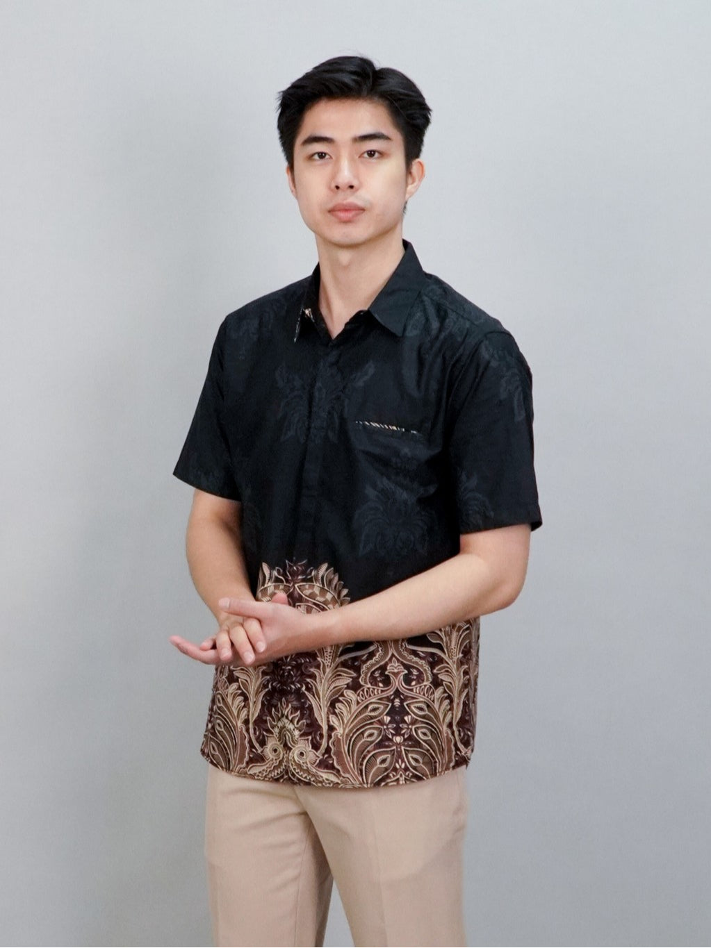 Swipe Up Kemeja Batik Pria Modern Lengan Pendek Charisma Black