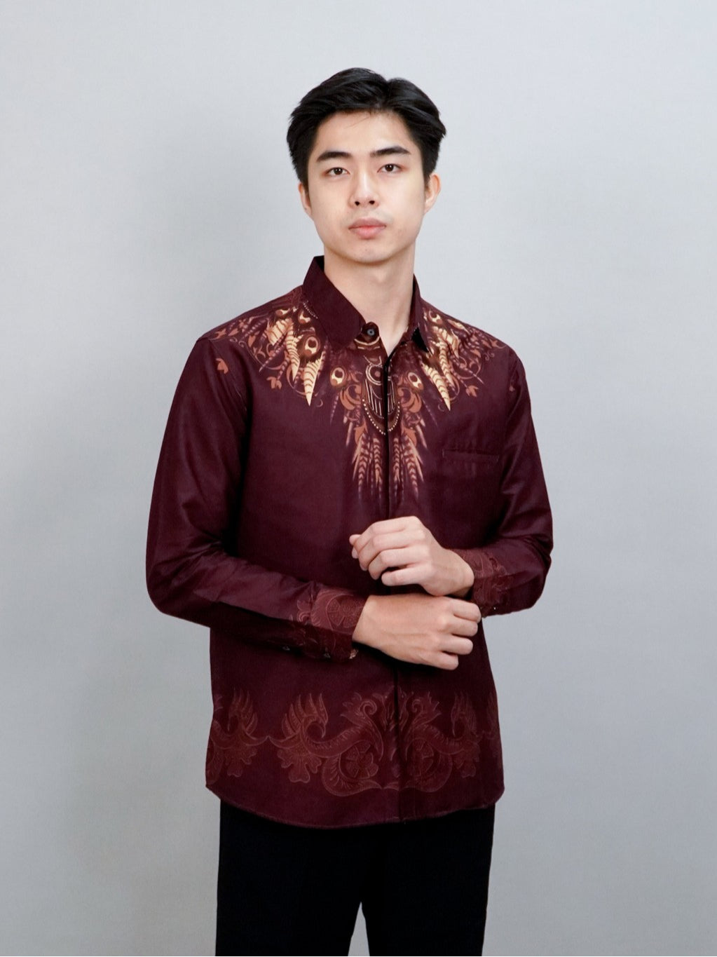 Swipe Up Kemeja Batik Pria Modern Slimfit Lengan Panjang Wagayama Maroon