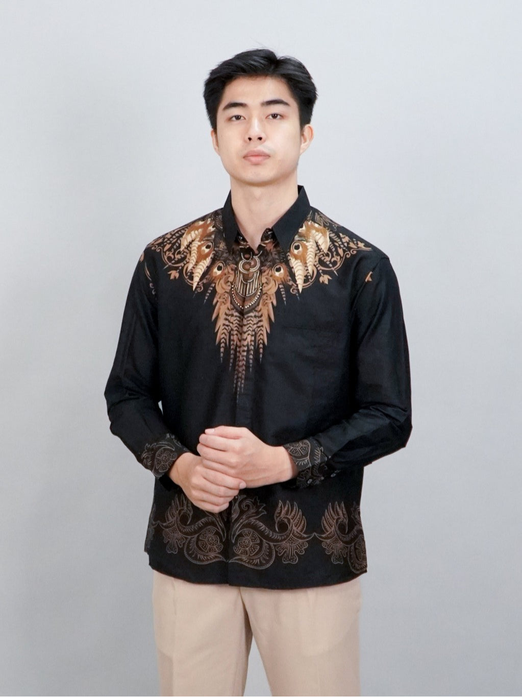 Swipe Up Kemeja Batik Pria Modern Slimfit Lengan Panjang Wagayama Black