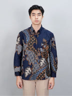 Swipe Up Kemeja Batik Pria Modern Slimfit Lengan Panjang Akai Navy Brown