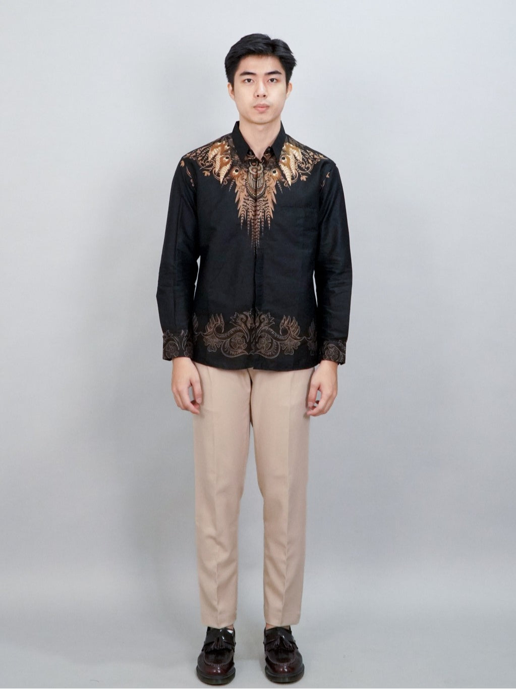 Swipe Up Kemeja Batik Pria Modern Slimfit Lengan Panjang Wagayama Black