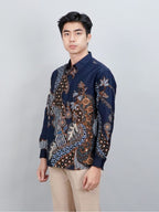 Swipe Up Kemeja Batik Pria Modern Slimfit Lengan Panjang Akai Navy Brown