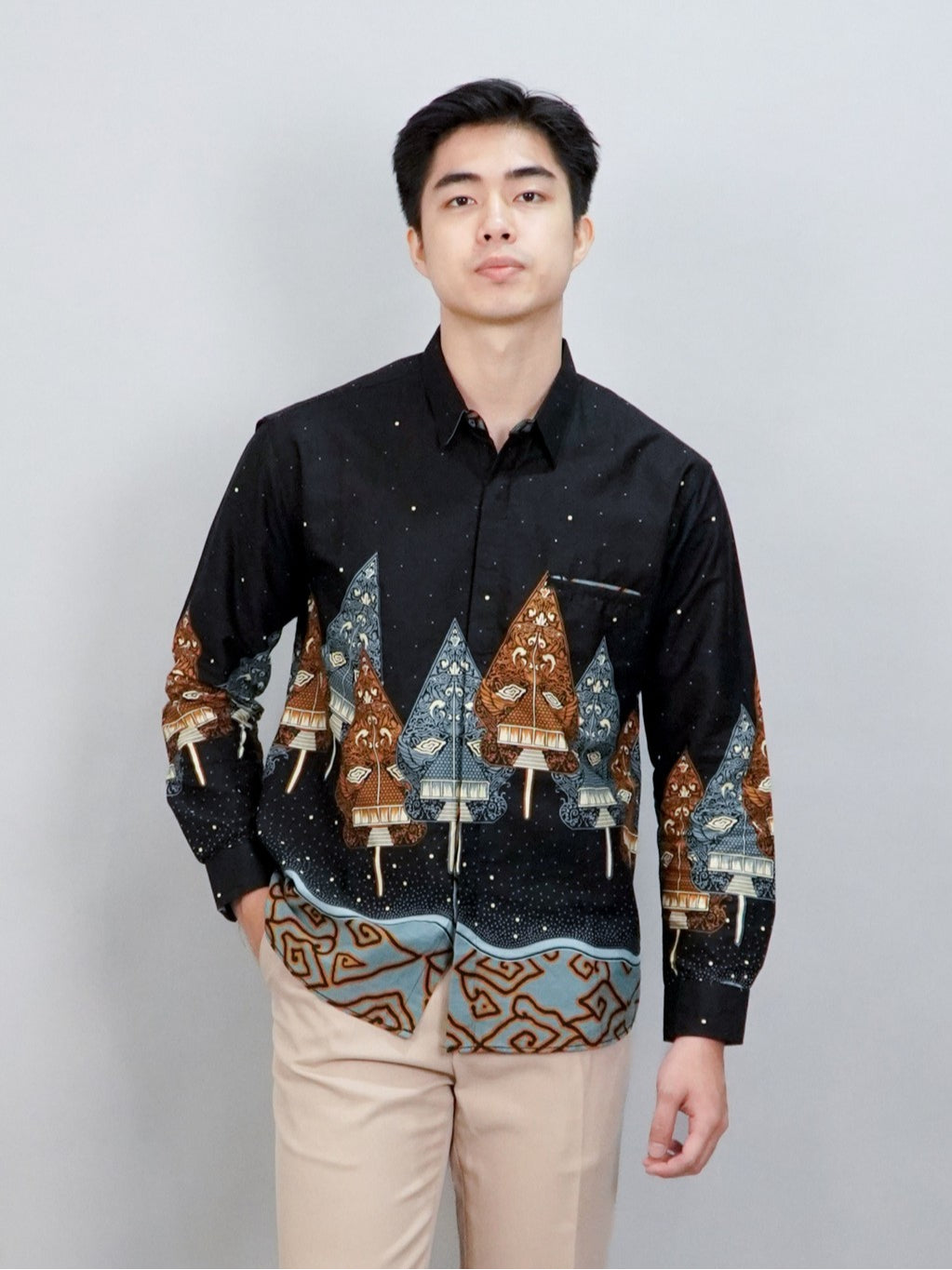 Swipe Up Kemeja Batik Pria Modern Slimfit Lengan Panjang Wayang Laksmana