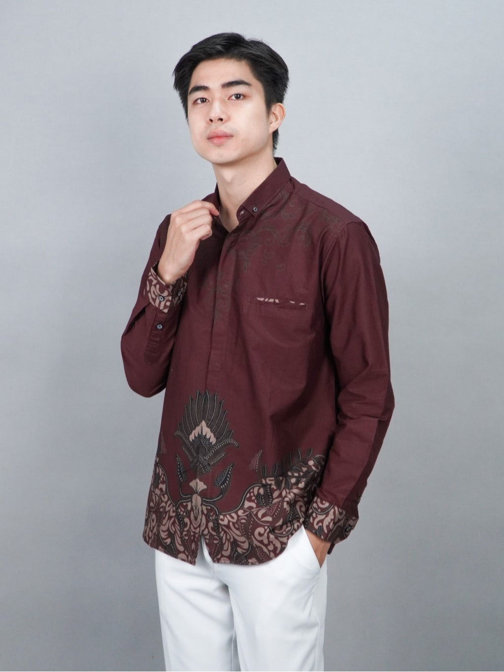 Swipe Up Kemeja Batik Pria Modern Lengan Panjang Widura Maroon