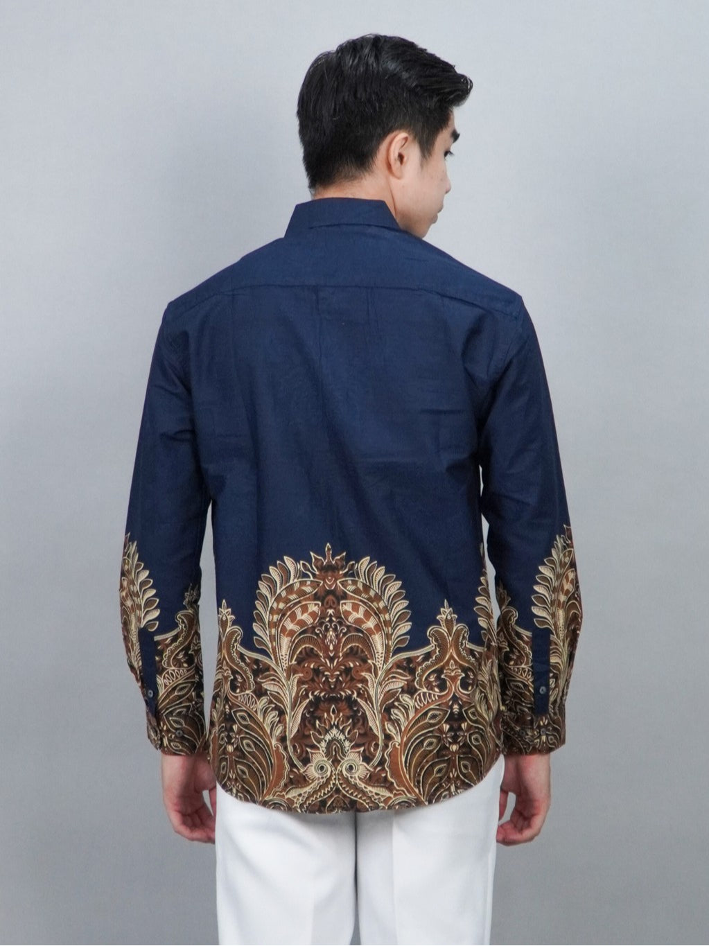 Swipe Up Kemeja Batik Pria Modern Slimfit Lengan Panjang Charisma Navy