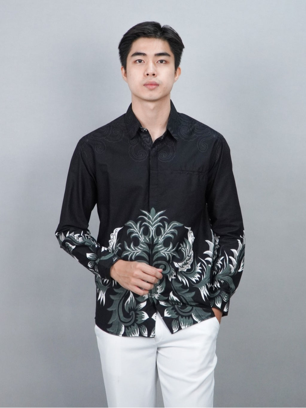 Swipe Up Kemeja Batik Pria Modern Katun Slimfit Lengan Panjang Motif Katsura Black